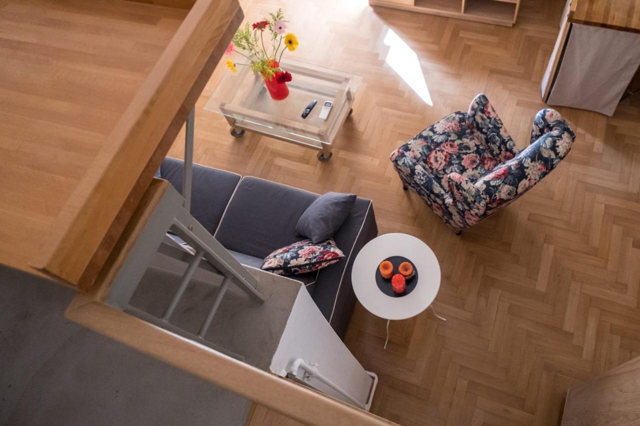 Thisio Loft *